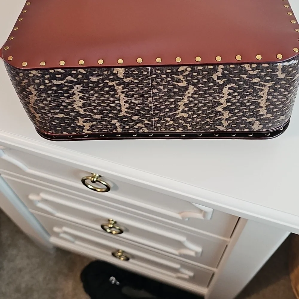 Coach Tea Rose handbag.  Chic Black and Brown Designer Handbag with Gold Chain - Picture 4 of 10